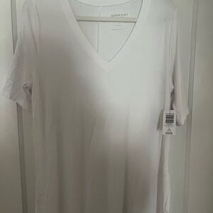 Torrid White V-Neck Short Sleeve Tee